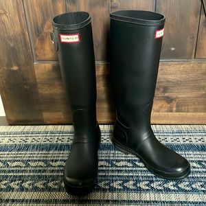 Matte Black Hunter boots - Selling because I no longer use